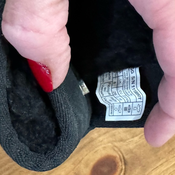 UGG Jona Boot Size 9 Black - toddler NWOT never worn - Picture 8 of 8